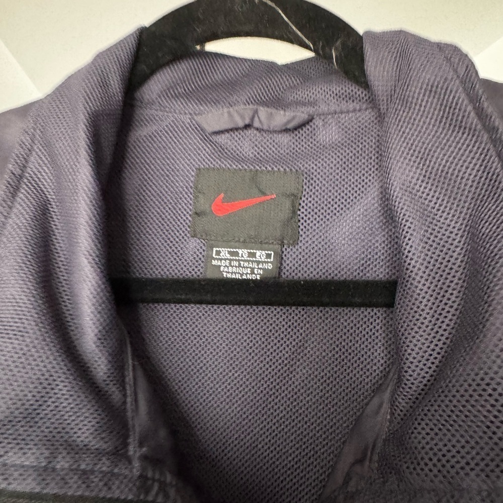 Vintage Nike windbreaker jacket dark navy/black and yellow reflective stripes - Picture 6 of 10